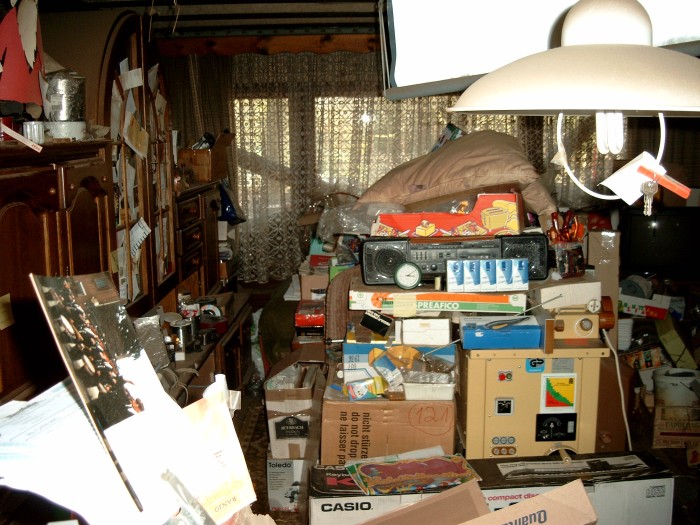 Fear Of Getting Rid Of Things(Disposophobia): Causes, Symptoms, Treatment